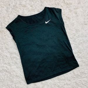 NIKE Girls DRI FIT Logo Shirt, Gray